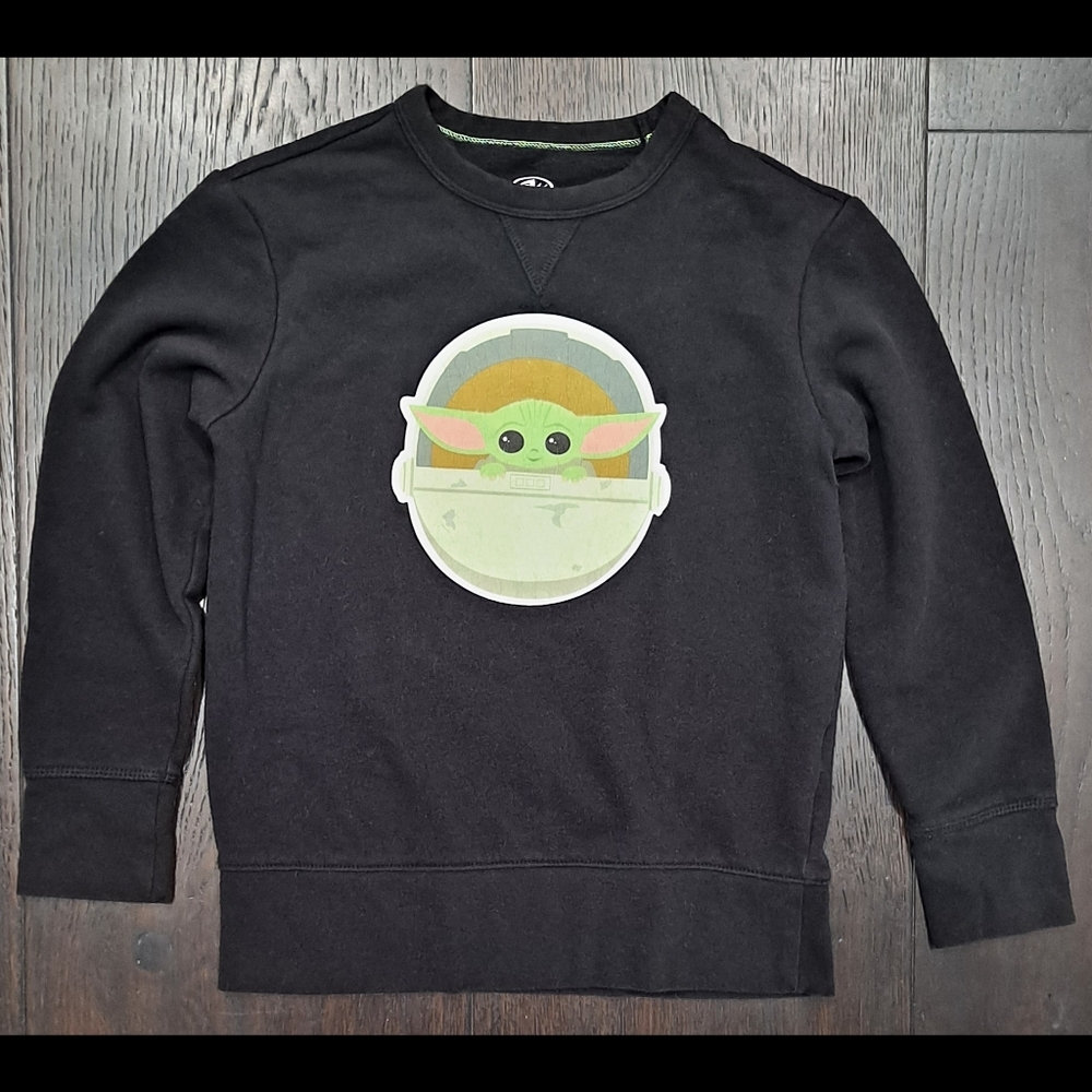 Black sweatshirt Baby Yoda